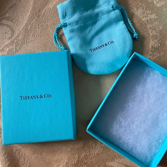 Tiffany & Co. Open Heart Necklace in Silver - Picture 4 of 4